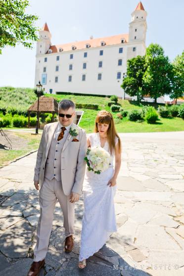 bride and groom - bratislava castle