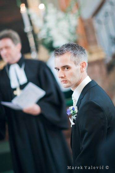 groom waiting in church ceremony