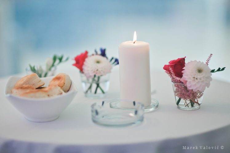 wedding decor flowers and candle