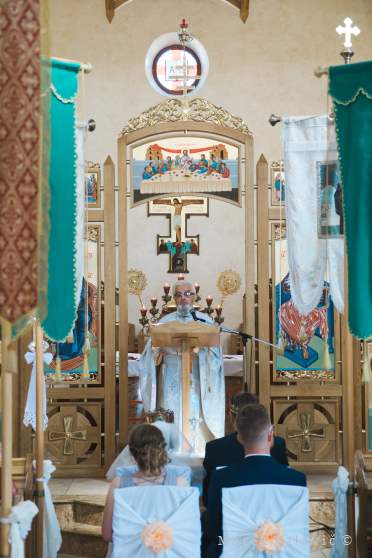svadobný obrad v kostole v Matiaške - oltár - grecko katolicky