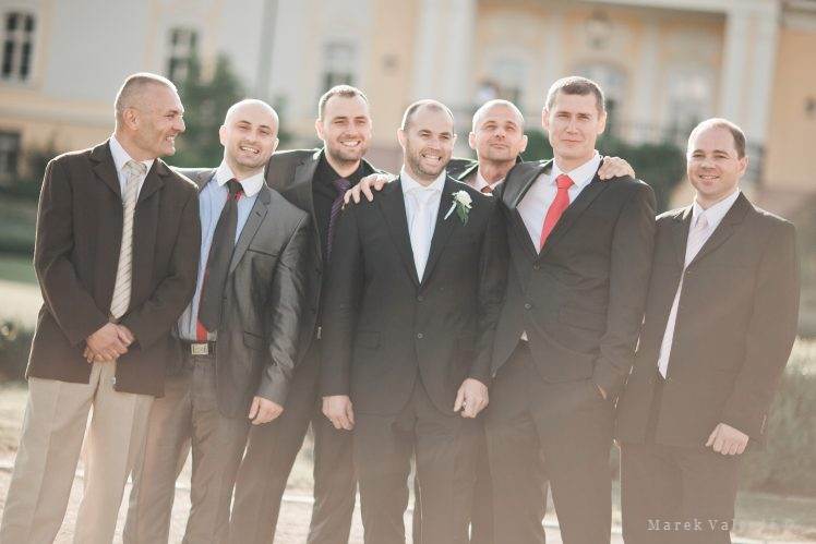 wedding group photo - best men - Chateau Bela