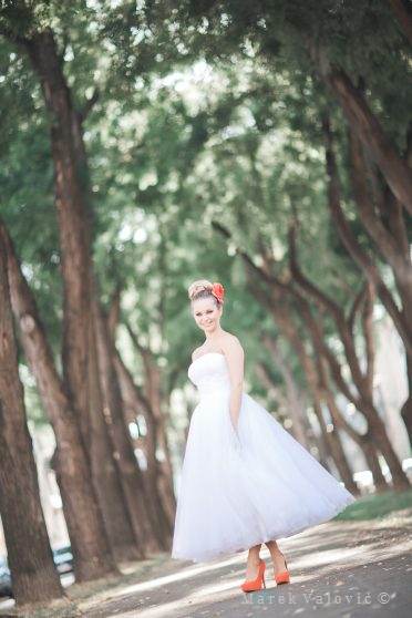 bride in white dress and red shoes