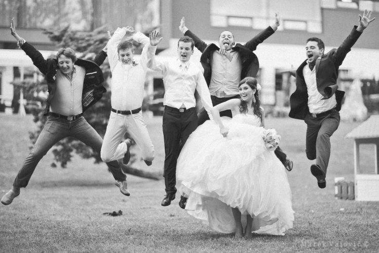 zabavanie svadobnich hosti - skok