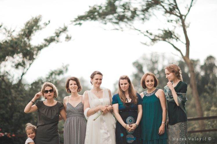 Skupinky na fotkách zo svadby nevesta s družičkami